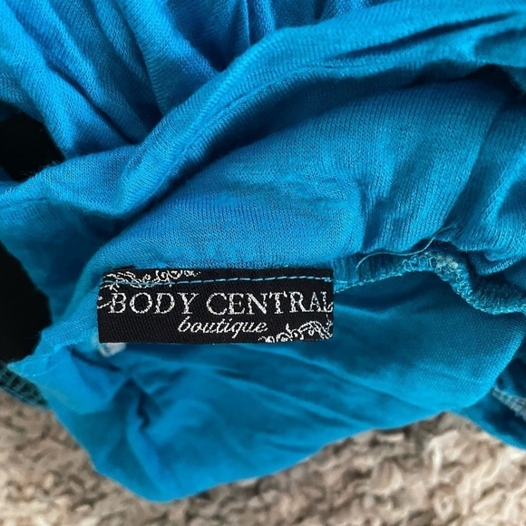 Body Central blue sleeveless top - Picture 3 of 3